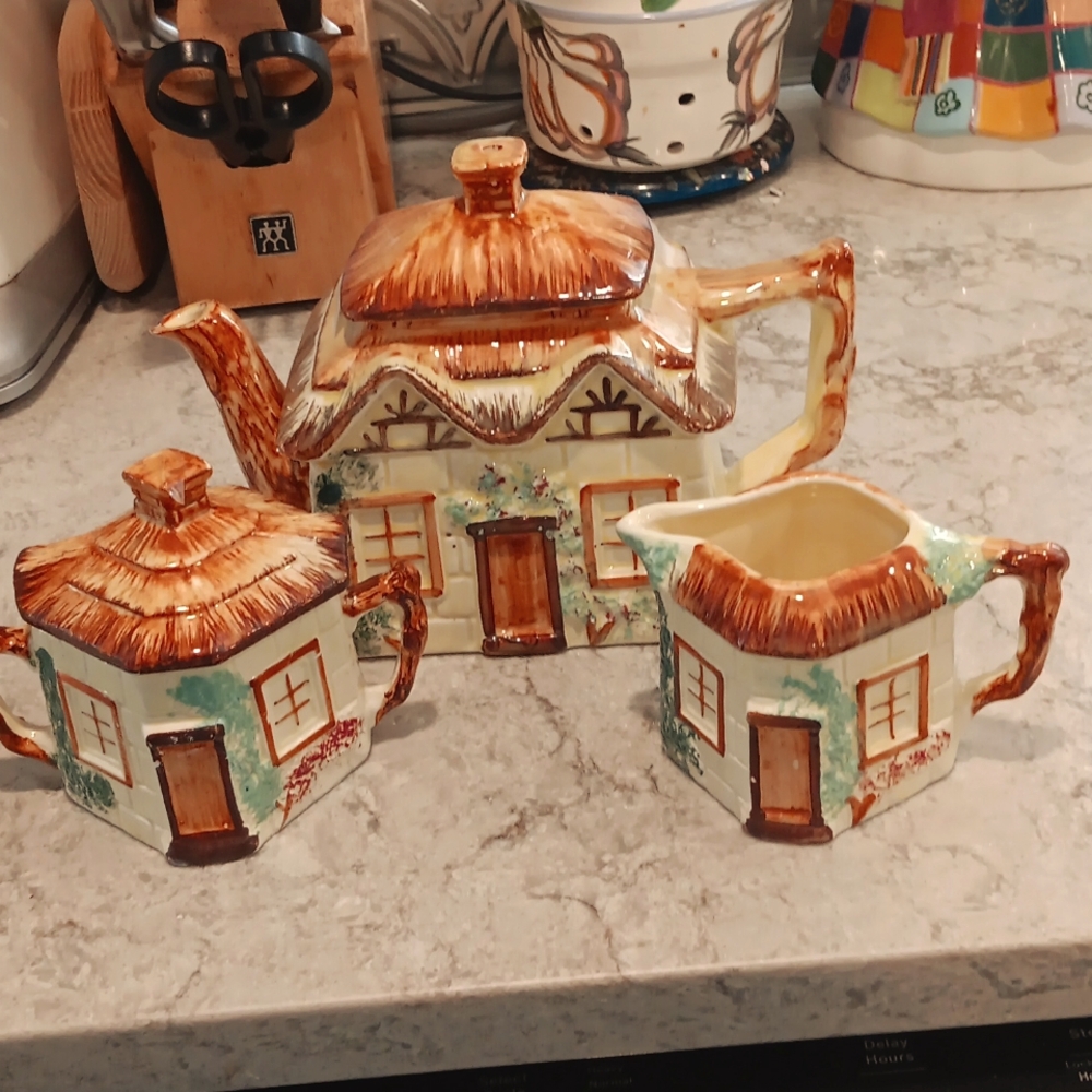 Vintage Cottage Tea Set, adorable, 40s.